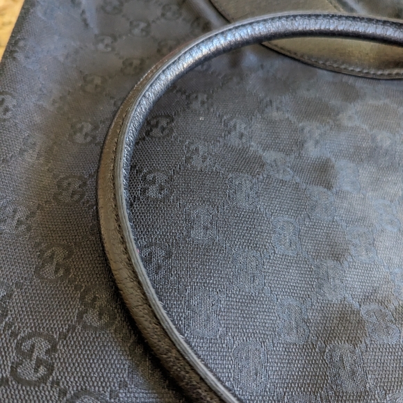 Gucci Bag.  Authentic - Picture 6 of 9